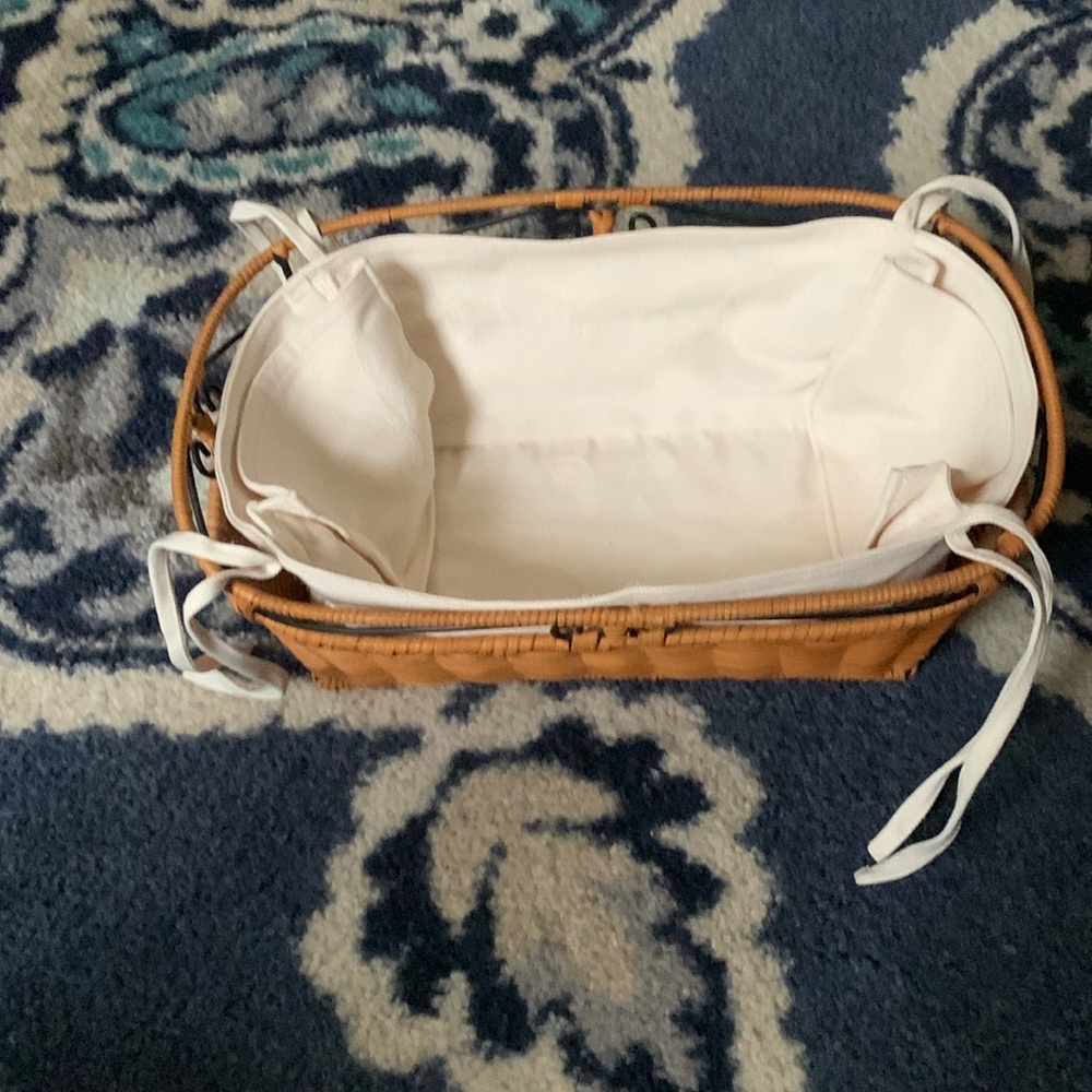 Like new basket with removable liner